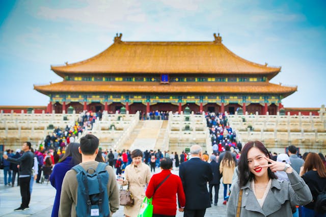 What are the Mobile and Broadband Internet Speeds in China in 2025?